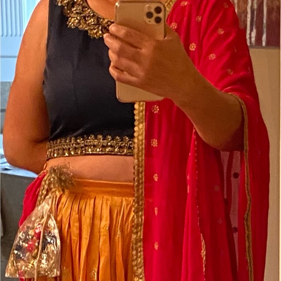 Lehnga choli - Picture 4 of 4